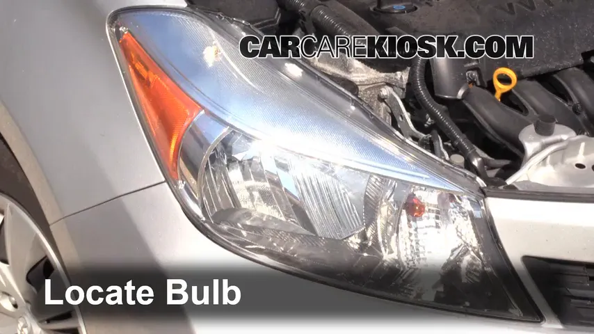 2012 Toyota Yaris L 1.5L 4 Cyl. Hatchback (4 Door) Éclairage Feux de croisement (remplacer l'ampoule)